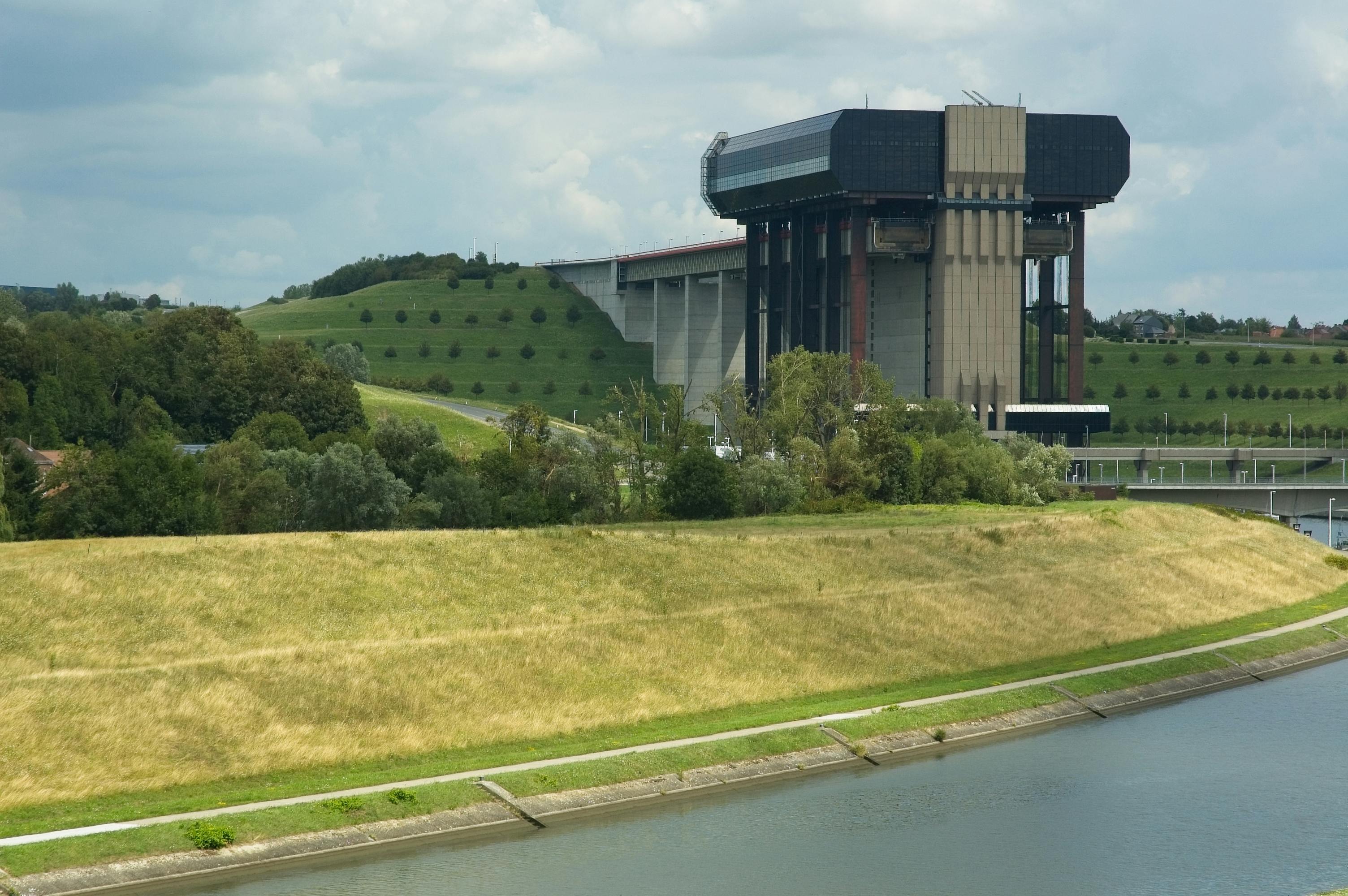 Brocante des Quais de Strépy-Thieu